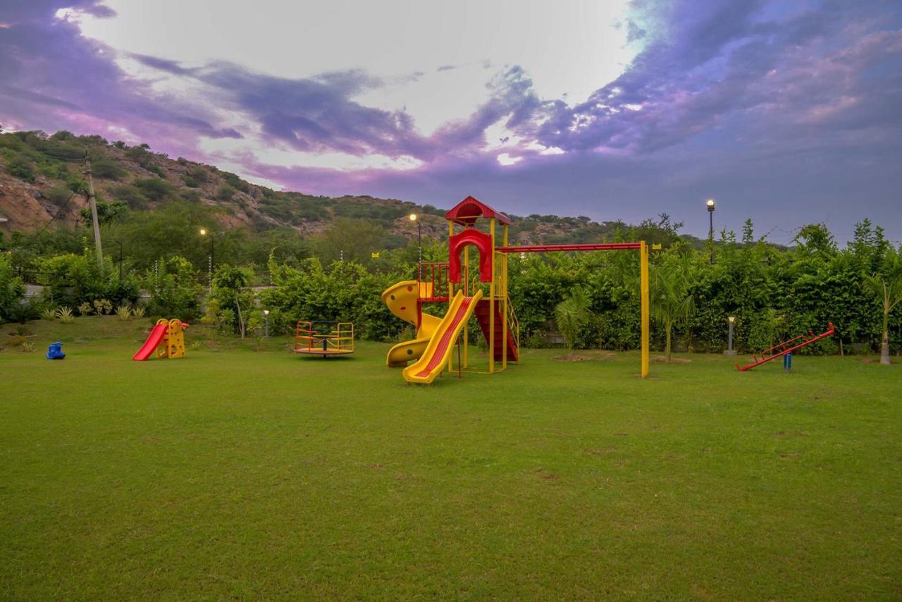 Stayvista At Hillside Paradise Dhauj Esterno foto
