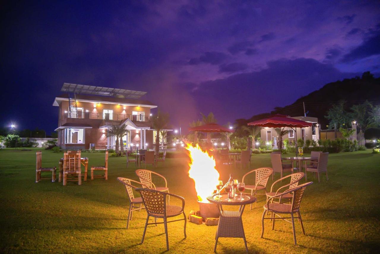 Stayvista At Hillside Paradise Dhauj Esterno foto